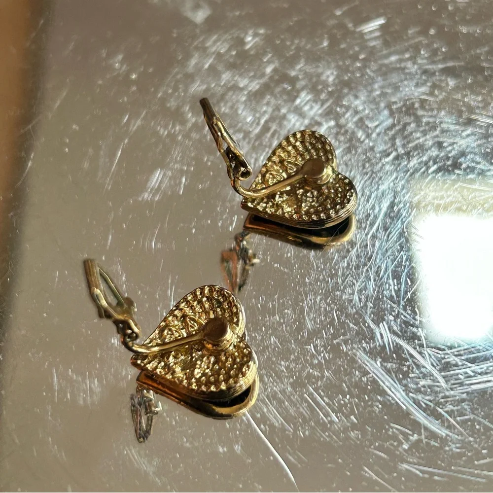 Vintage fleur de lis crest enamel clip on earrings